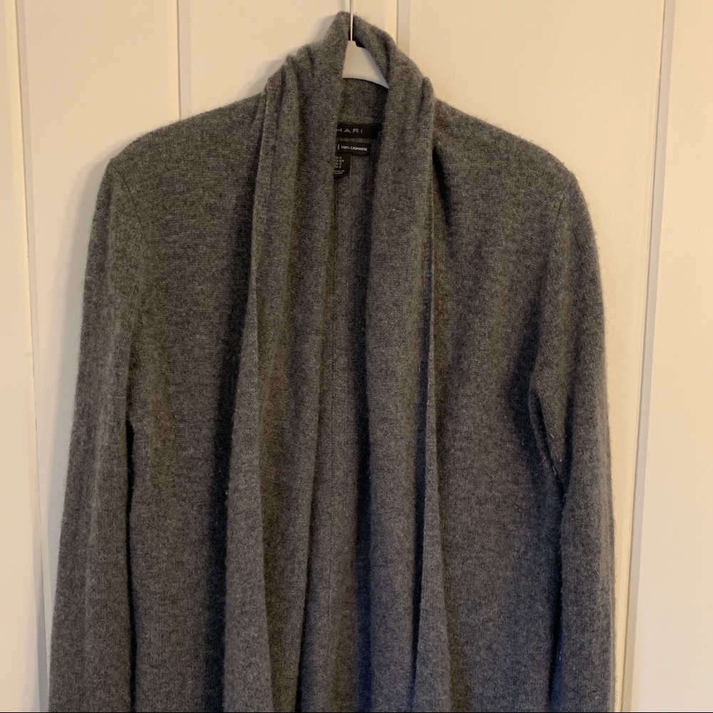 Tahari Pure Luxe 100% cashmere sweater. Small.